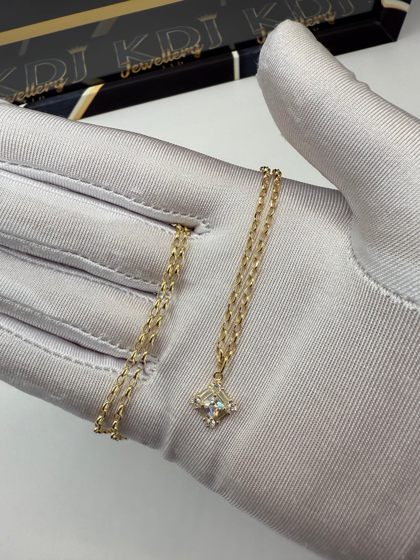 9ct Gold belcher chain and pendant