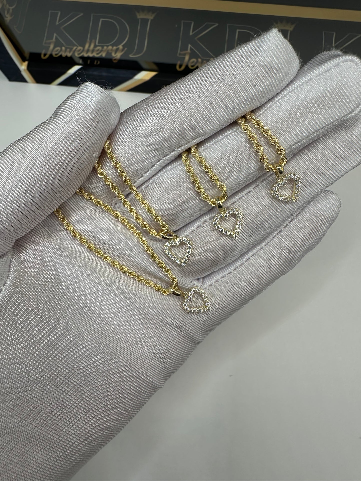 9ct Gold New heart necklace set.