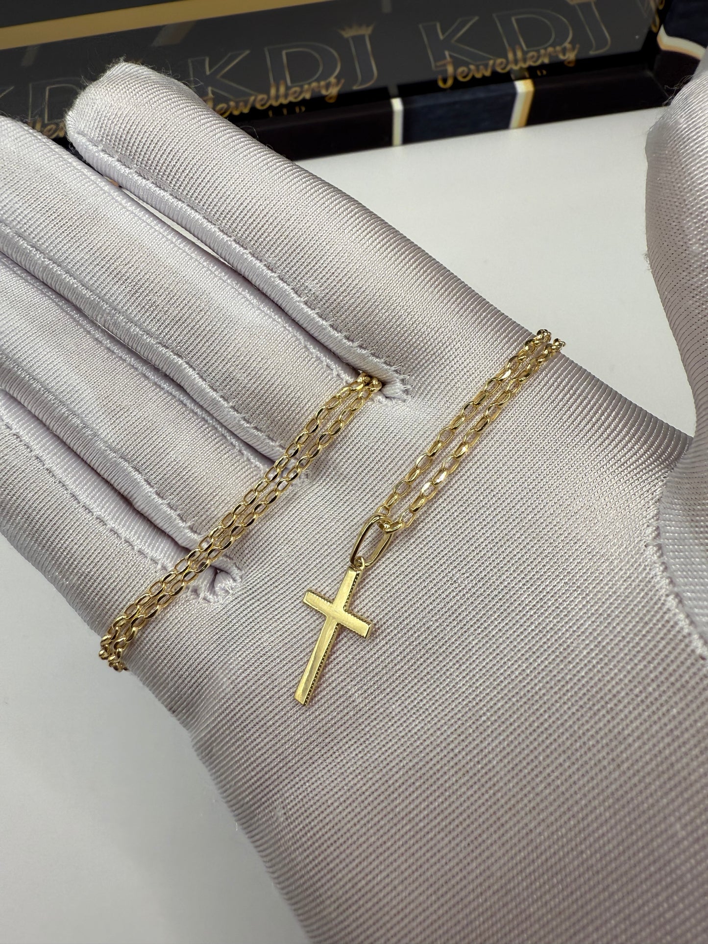9ct Gold Belcher & Patterned Edge Cross