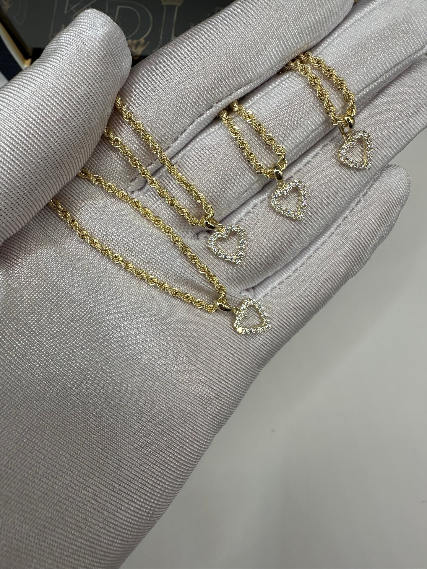9ct Gold New heart necklace set.